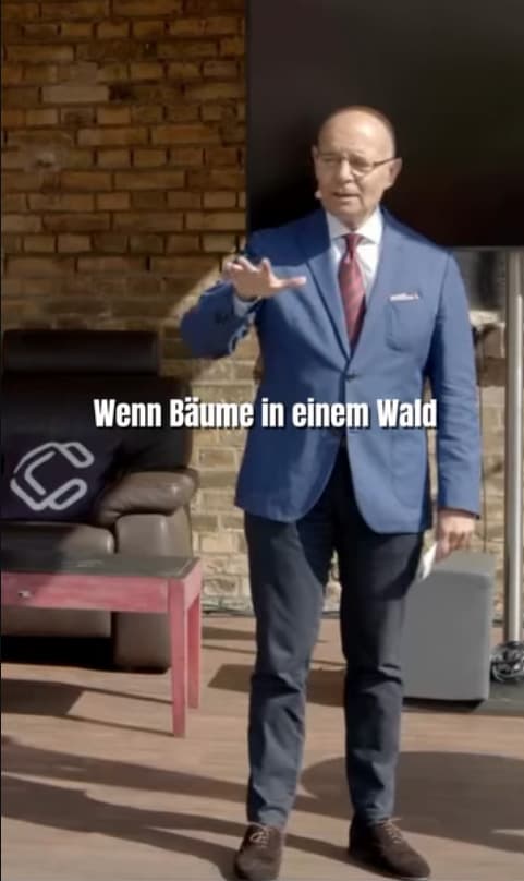 Patric P. Kutscher mit Baum-Patenschafts-Motiv