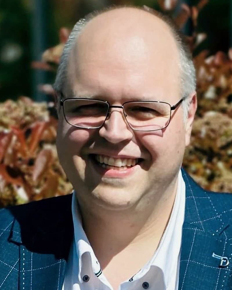 Benjamin Knies — Technik & Infrastruktur